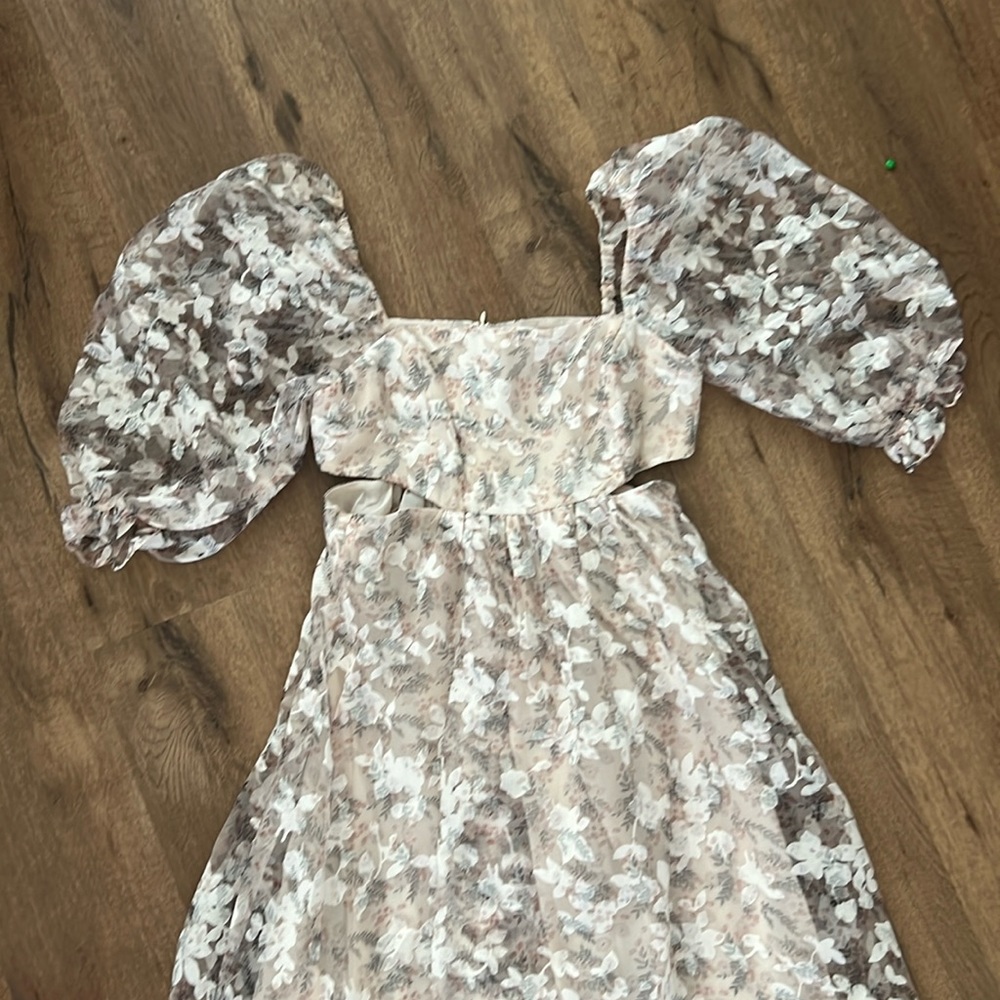 Storia Floral Maxi Dress - Picture 2 of 5